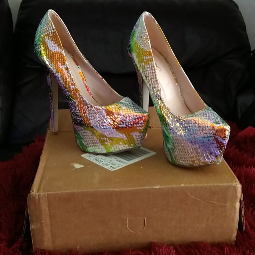 Heels - Picture 3 of 3